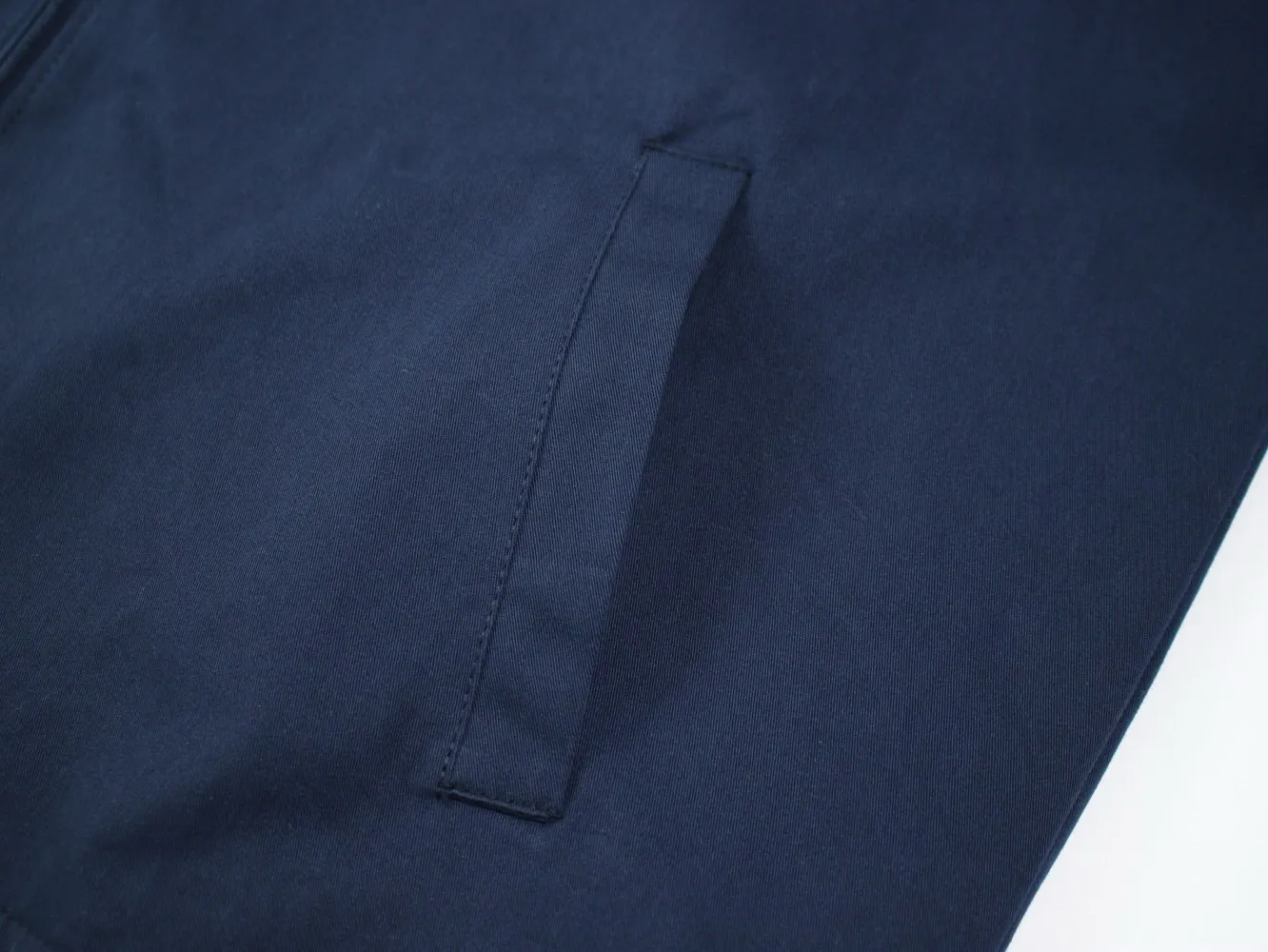 🅿️330 new model number: B129 Ralph Lauren's new 2024 classic old money style stand collar executive zipper jacket 1️⃣Selected from high-quality original developed pure cotton fabrics, with customized plaid lining inside, the overall wearing effect is very soft and comfortable, 2️⃣The workmanship details are perfectly controlled, the chest is exquisitely embroidered with small logos, and the dropped shoulders are made of splicing technology to create a unique design style that highlights your personality! The version is simple but not simple! 3️⃣ Complete with tag accessories, unisex design, and a very versatile jacket for men and women! Color: black, navy, khaki, green Size: S, M, L, XL